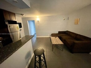37 SW 14th St in Dania Beach, FL - Building Photo - Building Photo