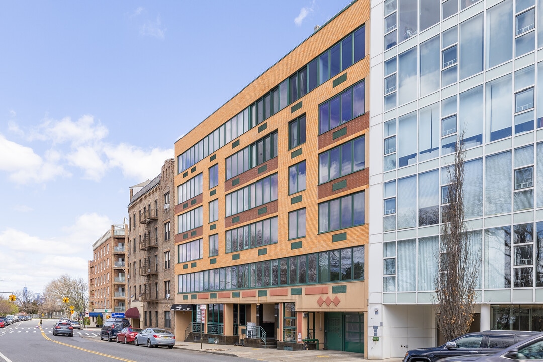 6911 Shore Rd in Brooklyn, NY - Foto de edificio