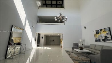 200 Lakeview Dr in Weston, FL - Building Photo - Building Photo