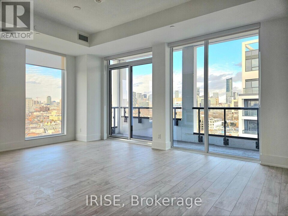 115 Denison Ave in Toronto, ON - Building Photo