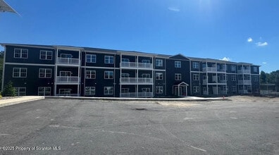 397 Circle Drive in Taylor, PA - Foto de edificio - Building Photo