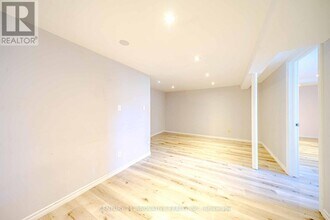 13163 Bathurst St in Richmond Hill, ON - Building Photo - Building Photo