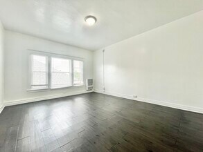 913 Grattan St in Los Angeles, CA - Building Photo - Building Photo