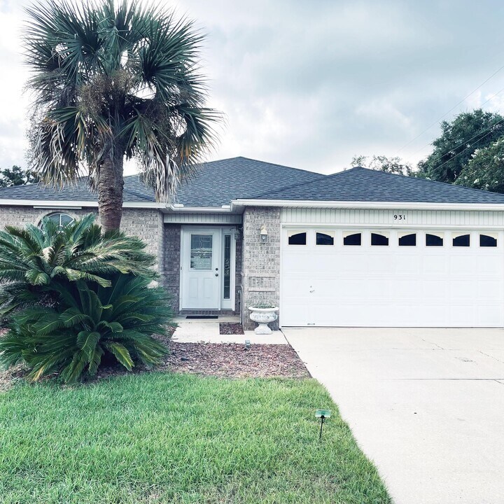 931 Ibis Way in Fort Walton Beach, FL - Foto de edificio
