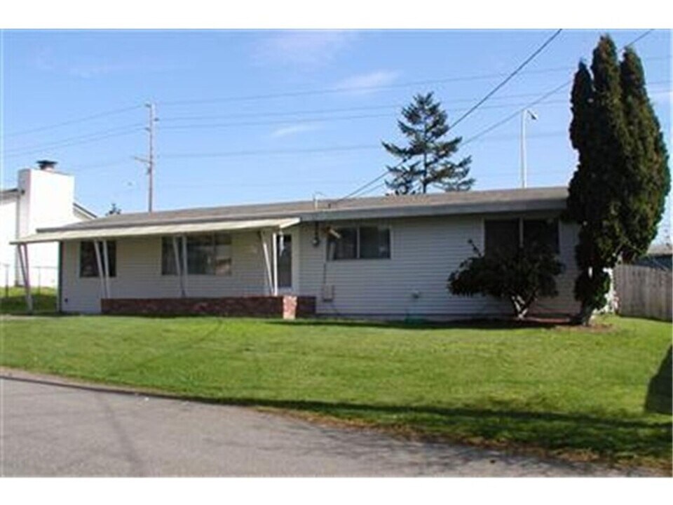 32812 22nd Ave SW in Federal Way, WA - Building Photo