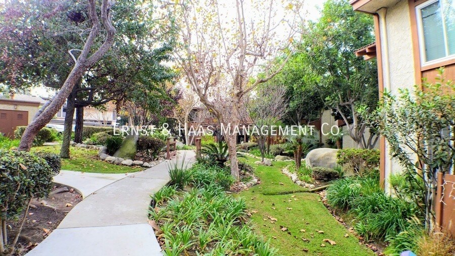 3707 Country Club Dr-Unit -UNIT 10 in Long Beach, CA - Building Photo
