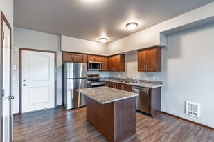 Cambridge Place/Madison Place in Stanwood, WA - Building Photo