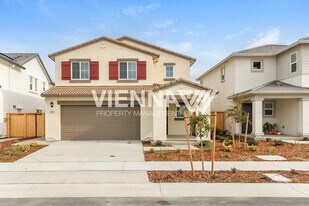 1048 Silver Feather Wy in Roseville, CA - Building Photo