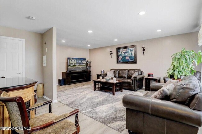 111 Joan Ct in Jackson Township, NJ - Building Photo - Building Photo