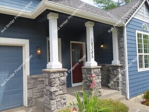 18385 SW Swanstrom Dr in Sherwood, OR - Building Photo - Building Photo