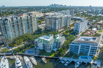 Villas of Sunrise Bay in Fort Lauderdale, FL - Foto de edificio - Building Photo