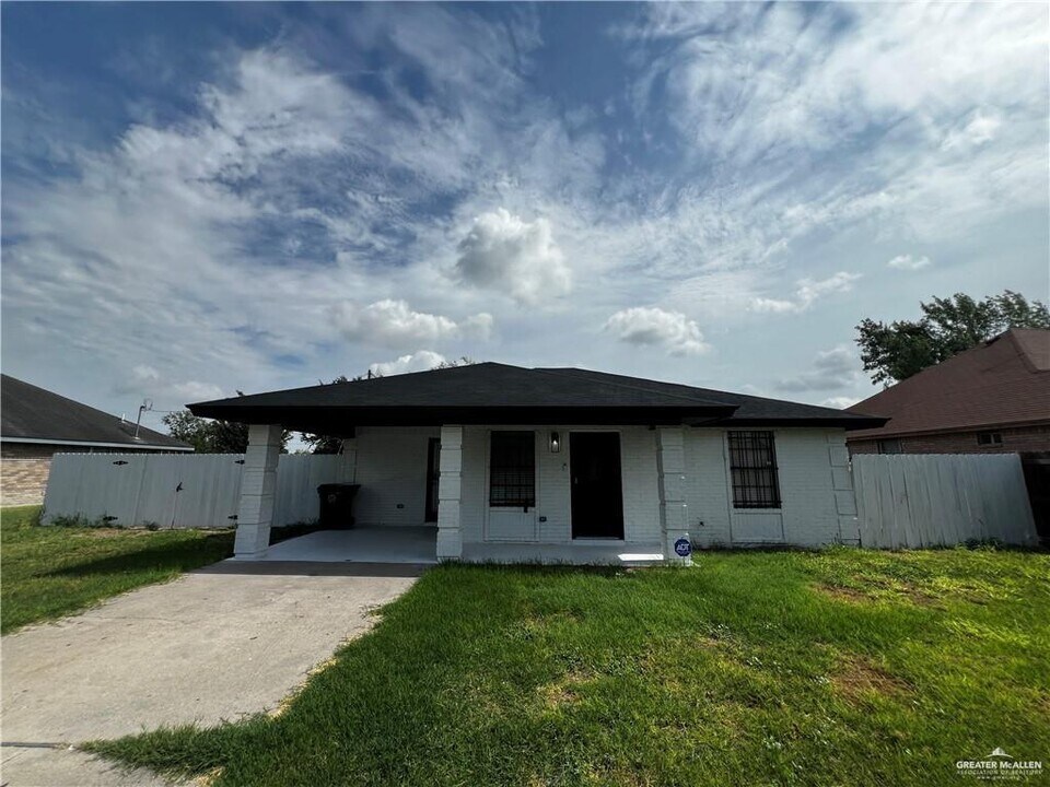 2004 Ramirez Ln in Mission, TX - Building Photo