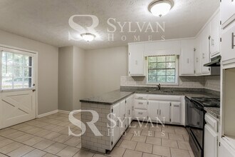 3831 Chattahoochee Dr in Douglasville, GA - Foto de edificio - Building Photo