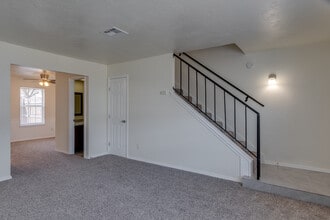 Chevy Chase Apartments in Oklahoma City, OK - Building Photo - Interior Photo