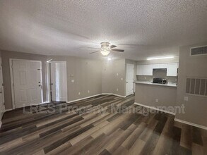 5148 Park Central Dr in Orlando, FL - Foto de edificio - Building Photo