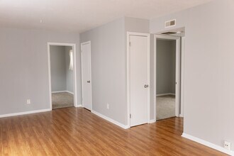 12302 Milligan Ave in Cleveland, OH - Foto de edificio - Building Photo