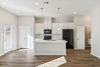 8127 Esther Acres Ln in Houston, TX - Building Photo - Building Photo