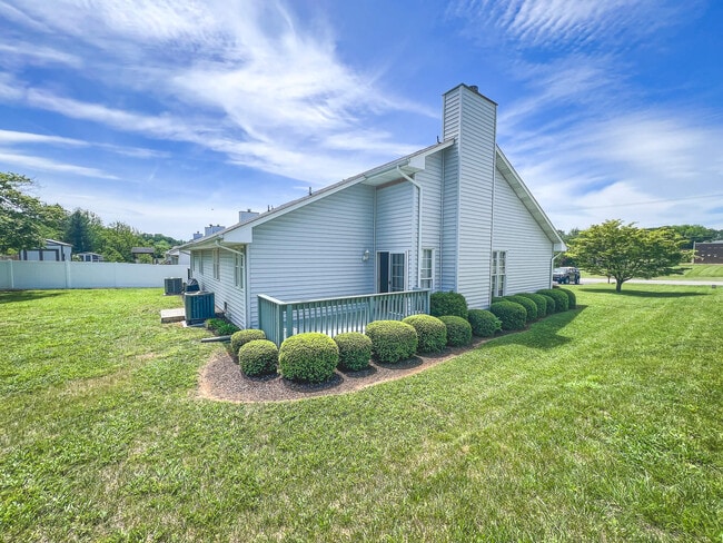2138 Valley Dr in Bristol, VA - Building Photo - Building Photo