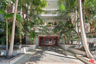 1242 S Barrington Ave in Los Angeles, CA - Building Photo