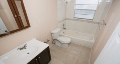 3721 SW 60th Ave in Davie, FL - Building Photo - Building Photo