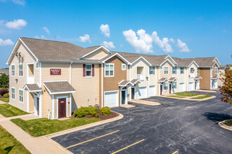 Springs at Bettendorf Apartments in Bettendorf, IA - Building Photo - Building Photo