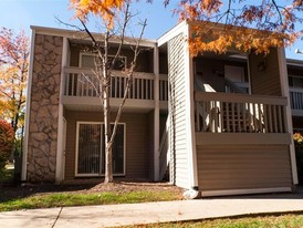 1104 Olive Village Ct, Unit 1st Apartamentos