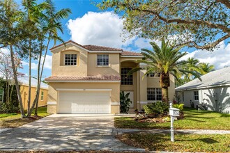 580 Cascade Falls Dr in Weston, FL - Building Photo - Building Photo