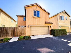 5537 N Gates Ave in Fresno, CA - Building Photo - Building Photo