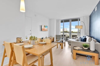 2602 E Hallandale Beach Blvd in Hallandale Beach, FL - Building Photo - Building Photo