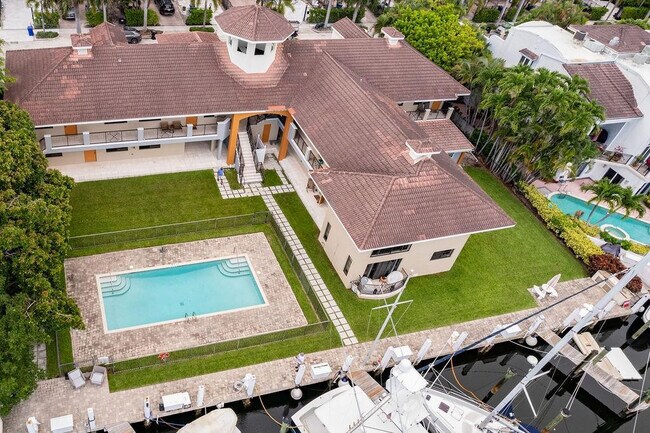 64 Isle of Venice Dr in Fort Lauderdale, FL - Building Photo - Building Photo