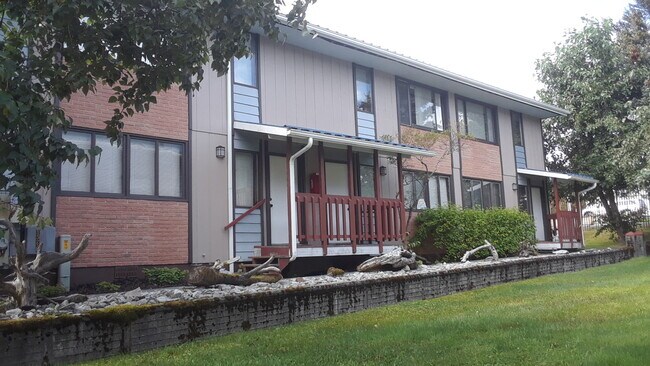 1524 Mission Rd, Unit 7 in Kodiak, AK - Foto de edificio - Building Photo