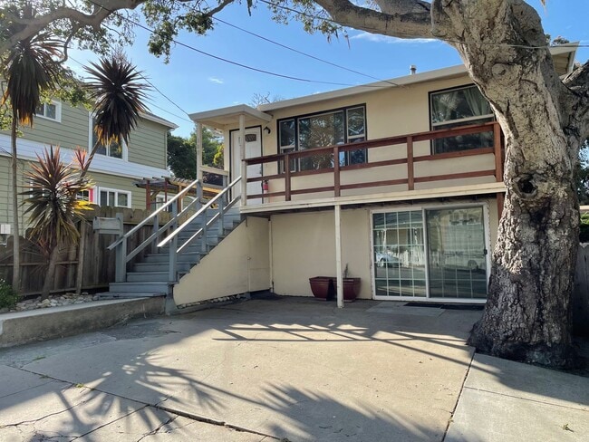 180 Pacific Ave in Pacific Grove, CA - Building Photo - Building Photo