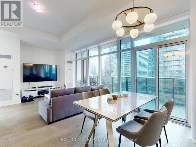 330 Richmond St W in Toronto, ON - Building Photo - Building Photo