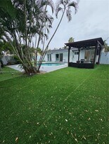 1421 NW 65th Terrace in Hollywood, FL - Building Photo