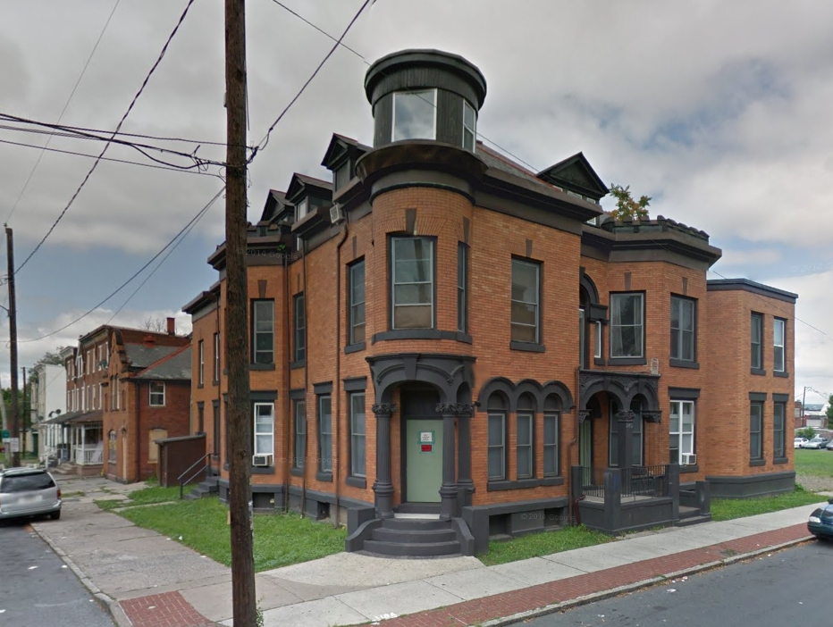 240 S 13th St in Harrisburg, PA - Foto de edificio