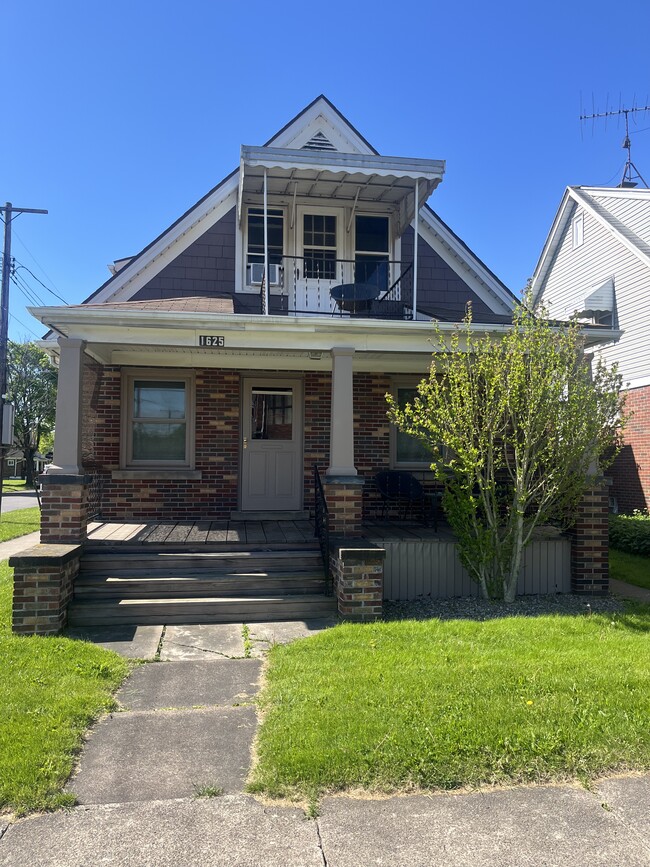 1625 Walnut Ave, Unit Upper 1 bedroom