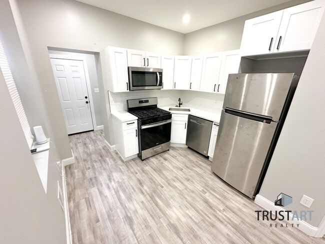 property at 1948 N Myrtlewood St