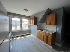 251 Black Rock Ave in Bridgeport, CT - Building Photo - Building Photo