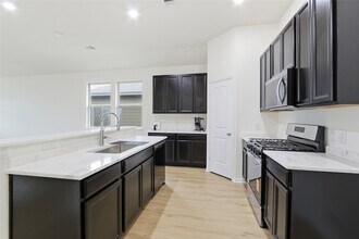 170 Rd 51022 in Cleveland, TX - Foto de edificio - Building Photo