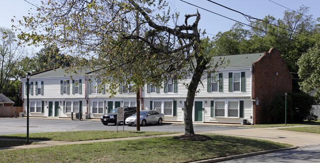 Tudor Hall Townhomes in Richmond, VA - Building Photo - Building Photo