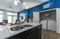 Aspire at 610 photo'