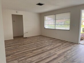 253 Alsace Ave in Venice, FL - Building Photo - Building Photo