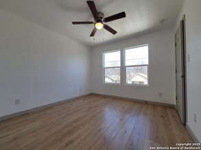 120 Henry St in San Antonio, TX - Building Photo - Building Photo