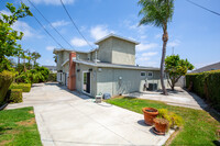 17131 Autumn Cir in Huntington Beach, CA - Foto de edificio - Building Photo