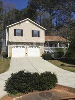 2734 Varlet Ct SW in Snellville, GA - Building Photo