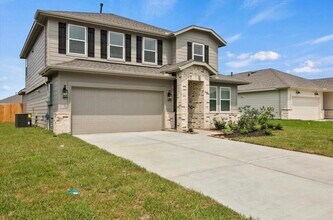 107 Walnut Hl Ct in Anahuac, TX - Building Photo - Building Photo