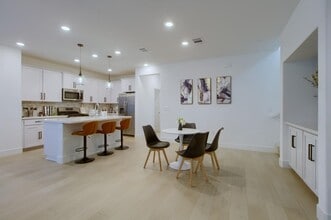 2123 Sieber Dr in Woodland, CA - Foto de edificio - Building Photo