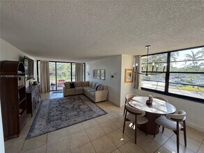 13100 SW 92nd Ave in Miami, FL - Building Photo - Building Photo