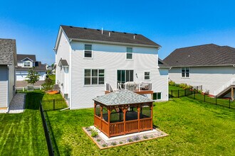 Easton Village in Lake Elmo, MN - Building Photo - Building Photo