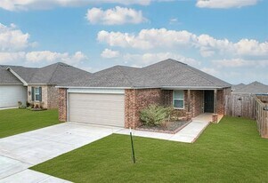 11609 NW 95th St in Yukon, OK - Building Photo